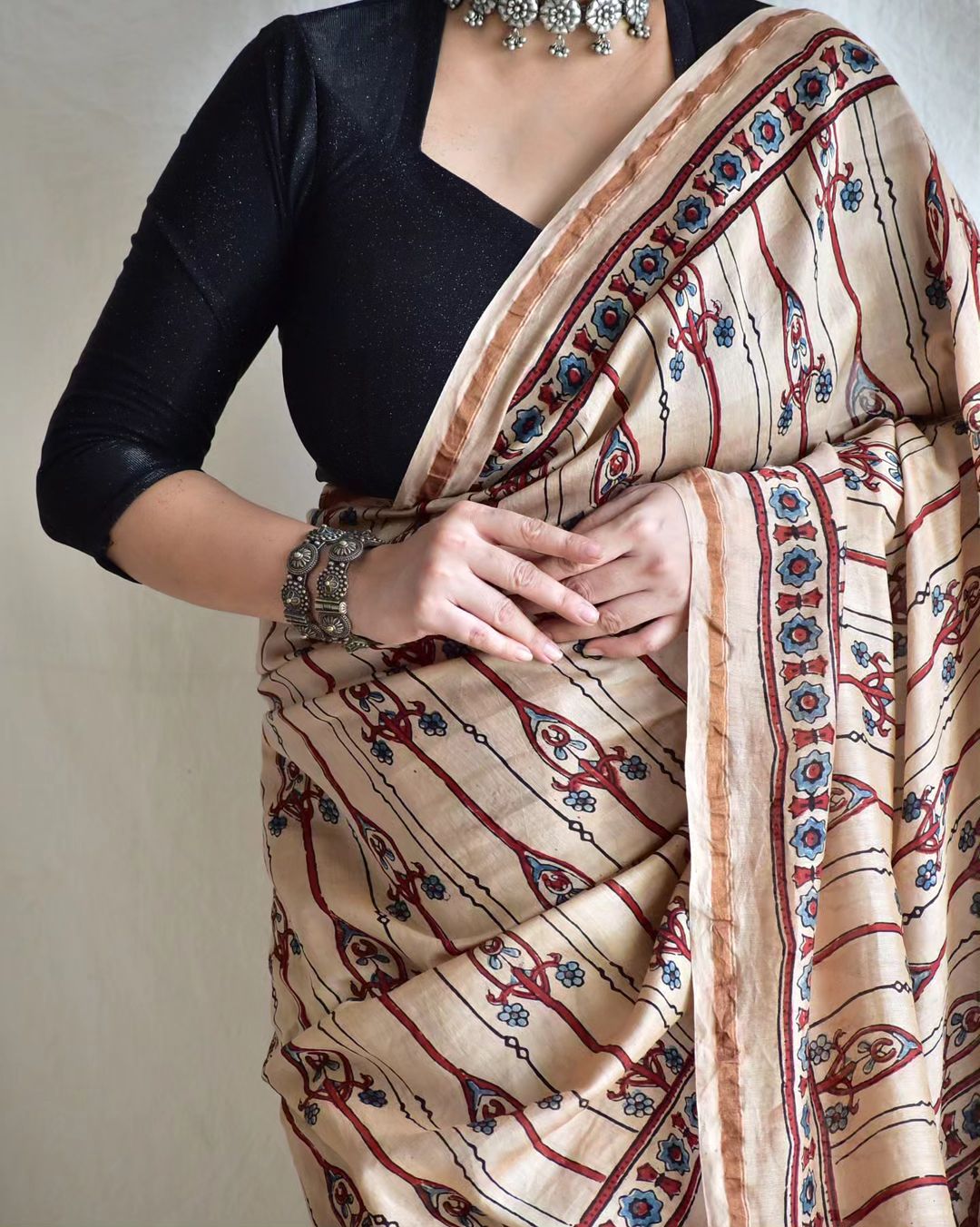 ATTRACITVE CREAMY COLOR Digital Printed Modal SAREE