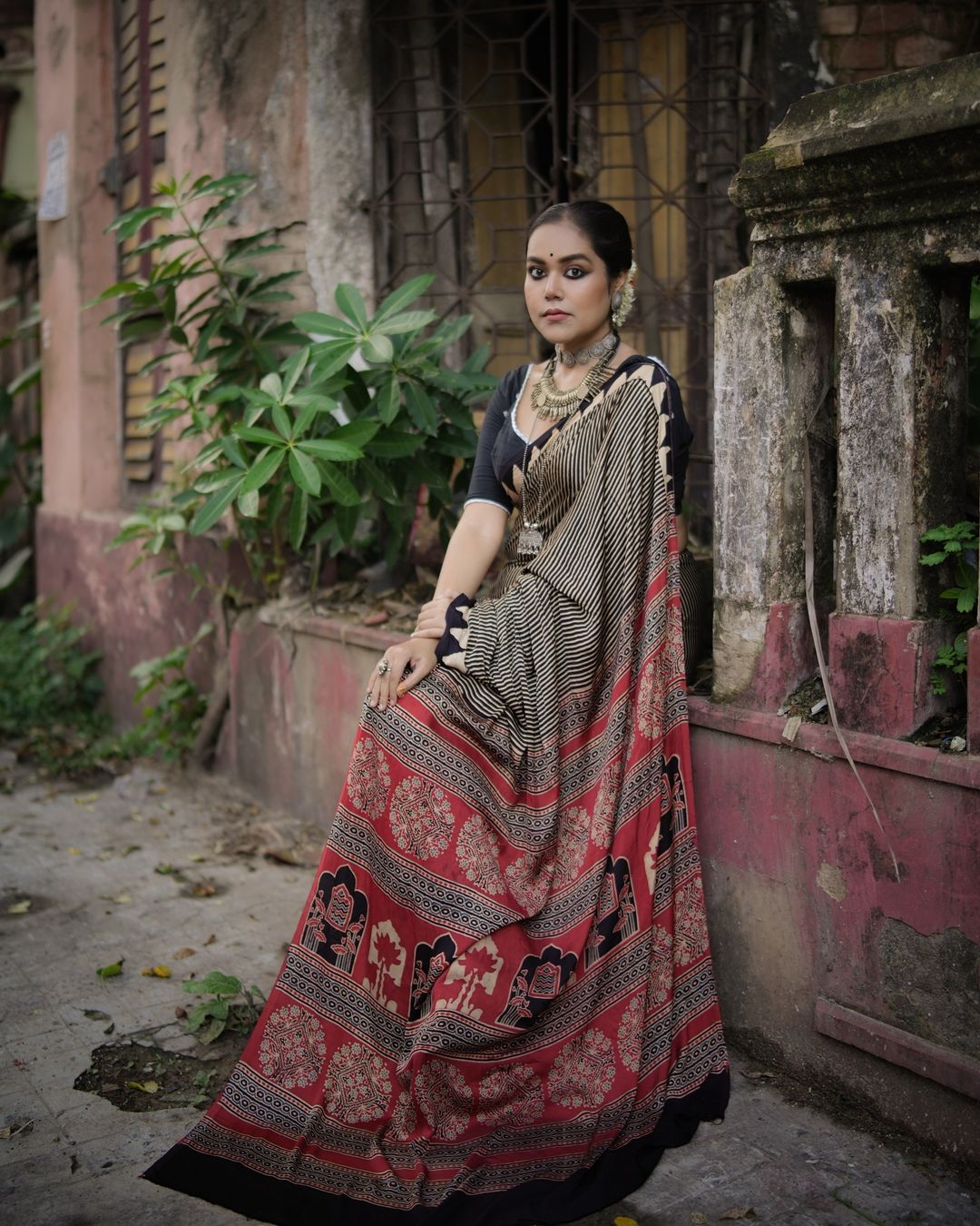 DESIGNER BLACK & CREAM COLOR DIGITAL PRINTED MODAL SAREE